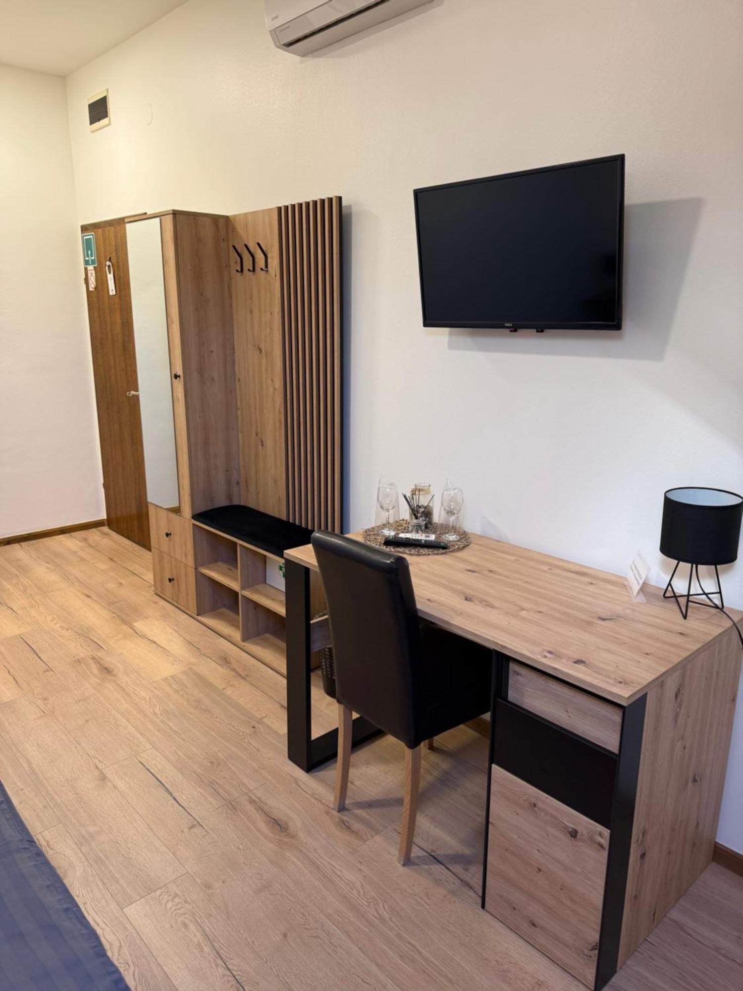 Rooms Lisnic Osijek Exterior foto